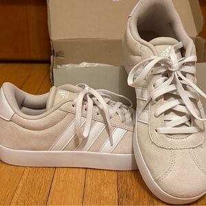 *NWT* Adidas Court Cream Sneakers Size 4.5 Brand New never worn. Make an offer